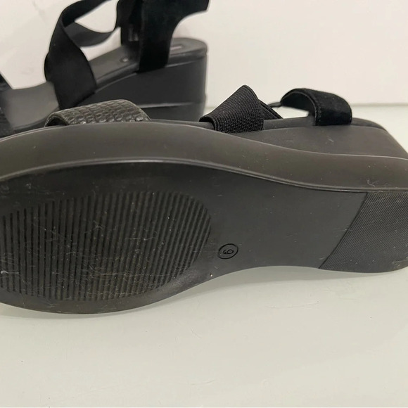 Tahari Black Wedge Platform Sandals Size 6 M - Picture 9 of 15